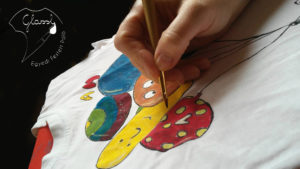 Egyedi póló készítés kézzel festve