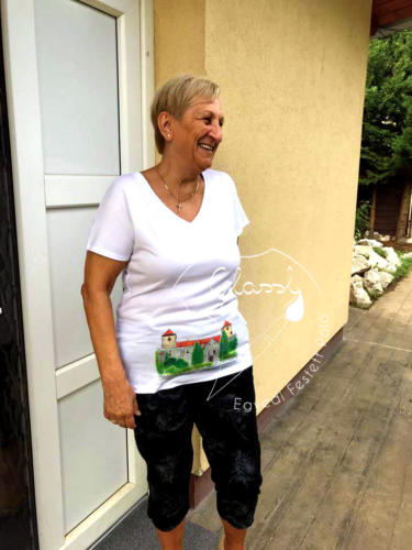 Nyugdíjas ajándék - kézzel festett, egyedi női póló. Sümegi vár.